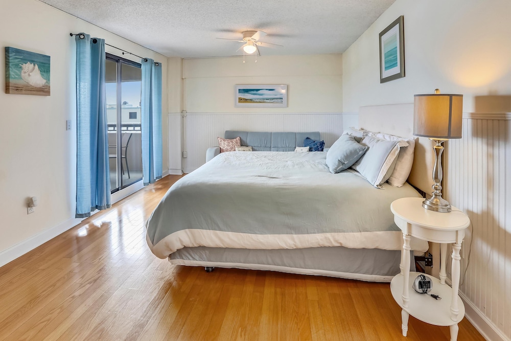 Condo, Multiple Beds (Seahorse 401) photo 1