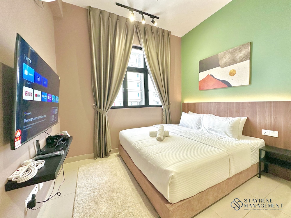 Comfort Studio, 1 King Bed, City View