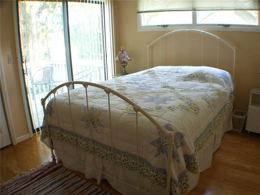House, Multiple Beds (Shelter Cove 896) photo 2