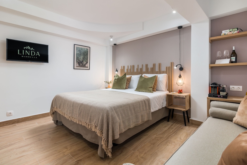 Deluxe Double Room - Photo 8