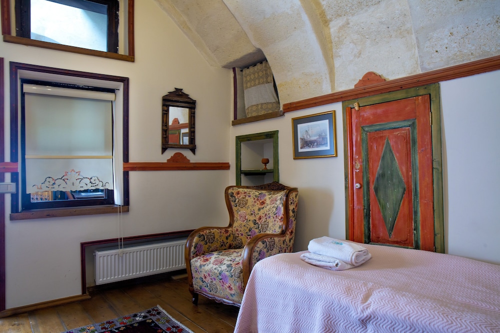 THE CONSUL'S photo 3