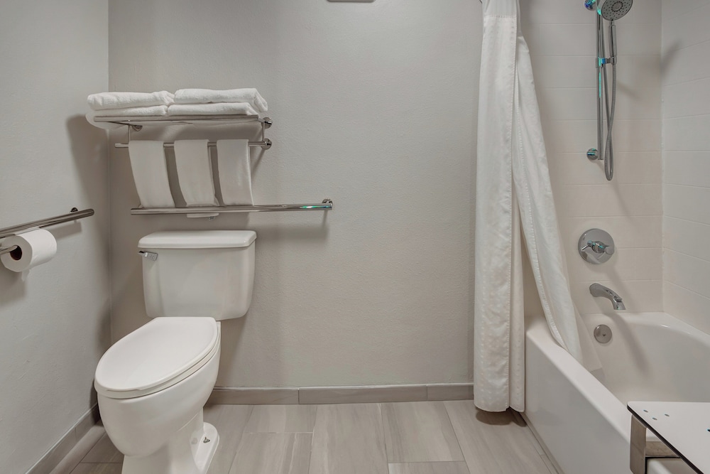 Standard Room, 2 Twin Beds, Accessible, Non Smoking (Communications, Mobility) - Photo 1