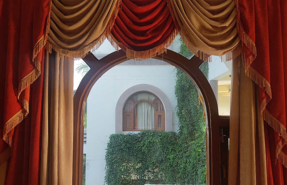 Deluxe Room - Photo 9