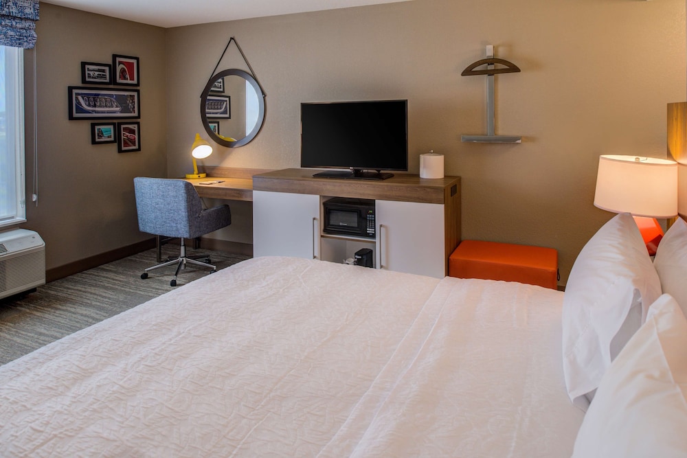 Hampton Inn & Suites Wixom