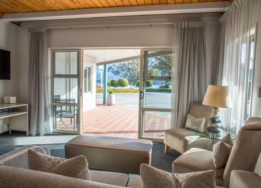 Large One Bedroom Suite