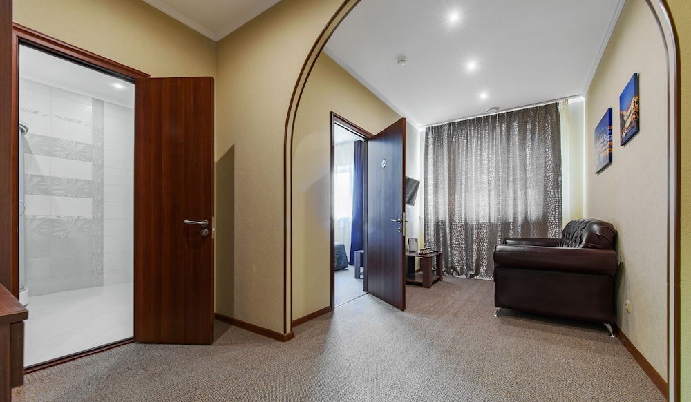 Luxury Suite, 1 Queen Bed, Non Smoking photo 3
