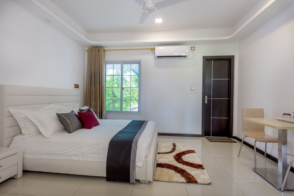 Panoramic Room, 1 King Bed, Private Bathroom, Garden View photo 2
