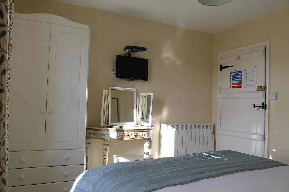 Traditional Double Room, 1 King Bed, Non Smoking, Garden View photo 3