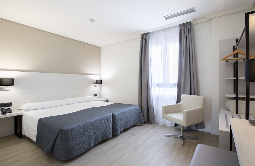 Double or Twin Room (Single Use) - Photo 5