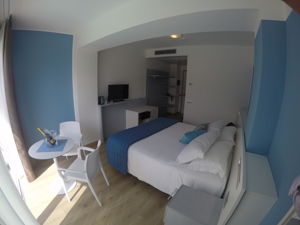 Family Room, 2 Bedrooms