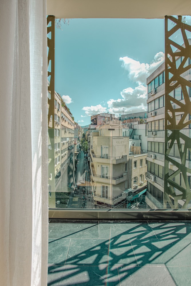 Premium Room with Balcony (Hotel) - Photo 9