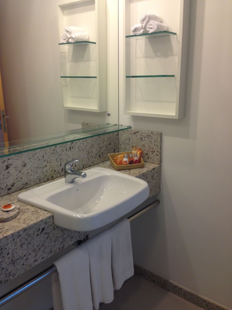 Standard Room, 2 Twin Beds, Non Smoking - Photo 6