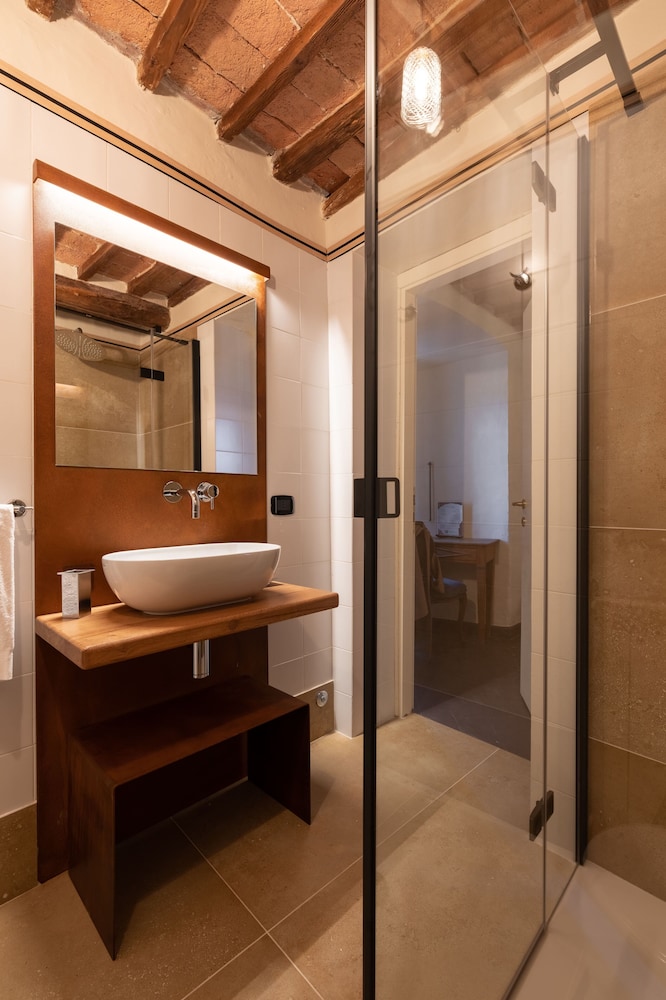 Superior Double or Twin Room - Photo 15