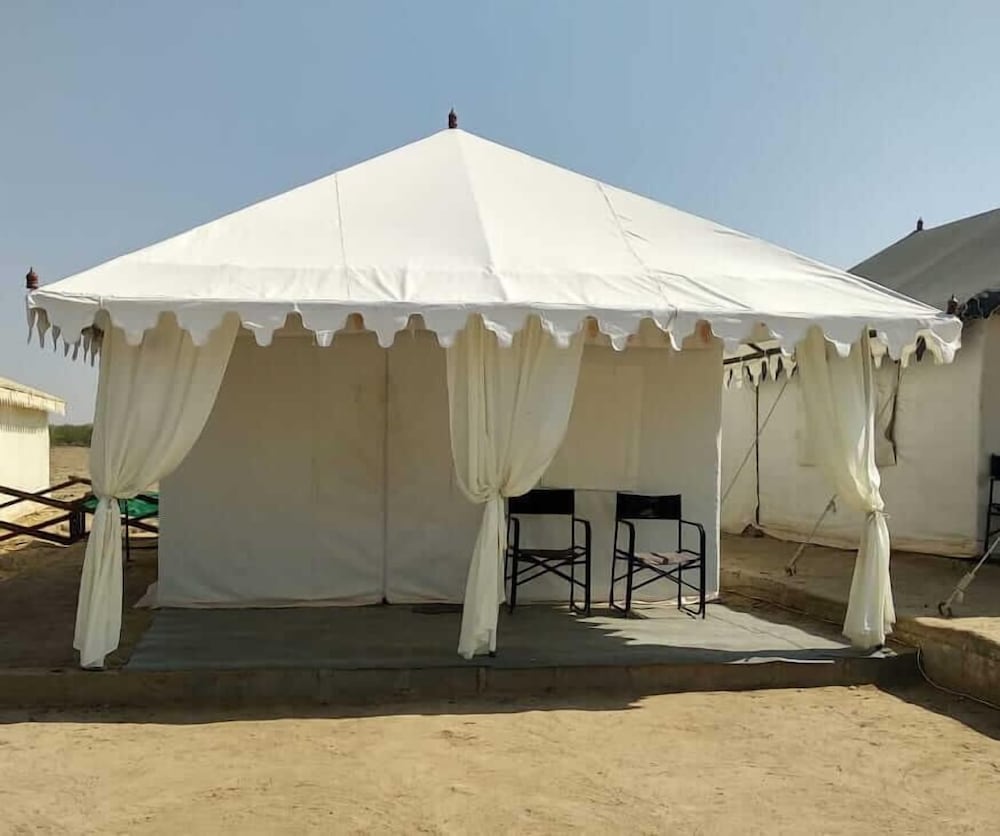 Deluxe Tent photo 2