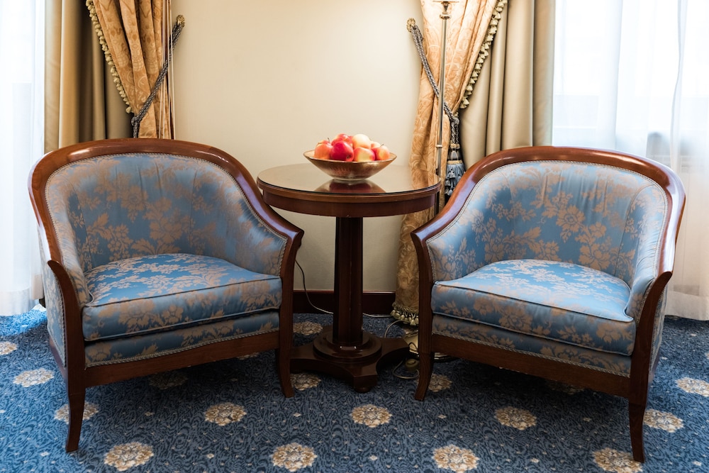 Executive King bed room