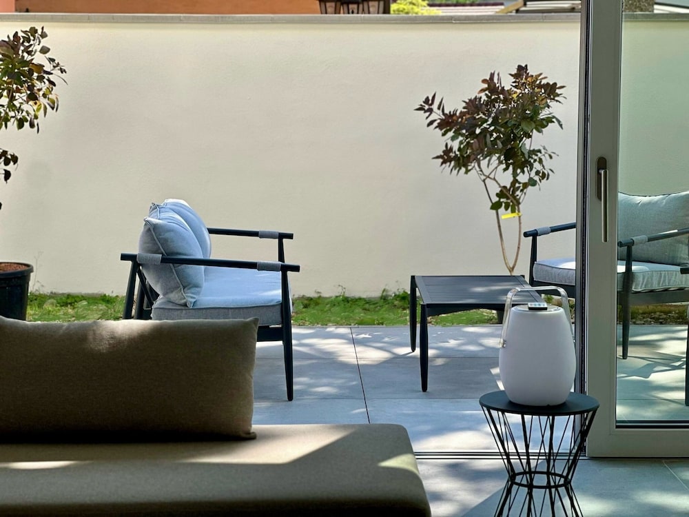 Royal Apartment, Multiple Beds, Garden View, Garden Area photo 3