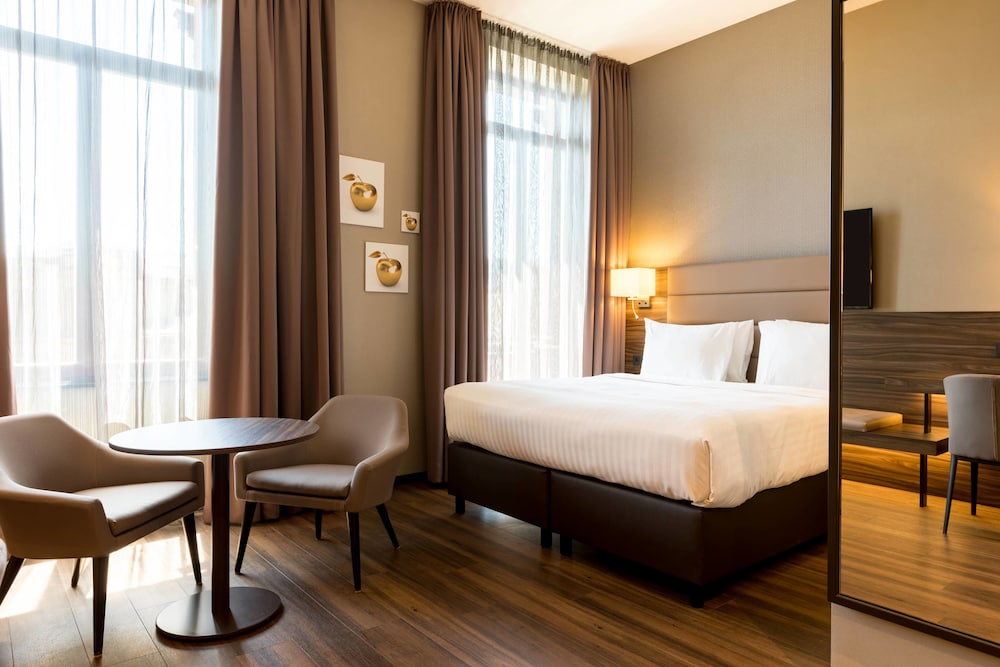Superior Room, 1 King Bed, Non Smoking, City View