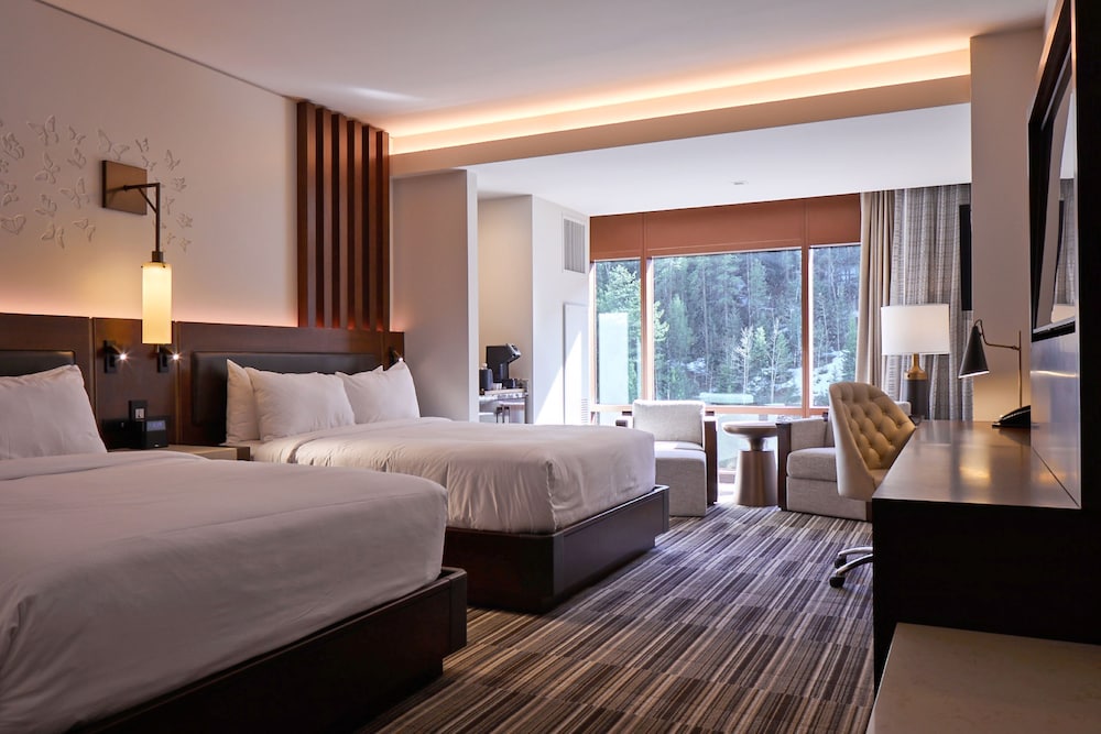 Club Premier- 2 Queen Beds - Photo 1