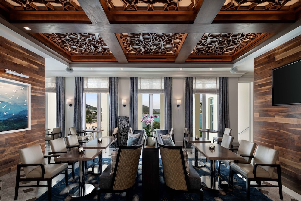 Club Room, 1 King Bed, Oceanfront - Photo 6