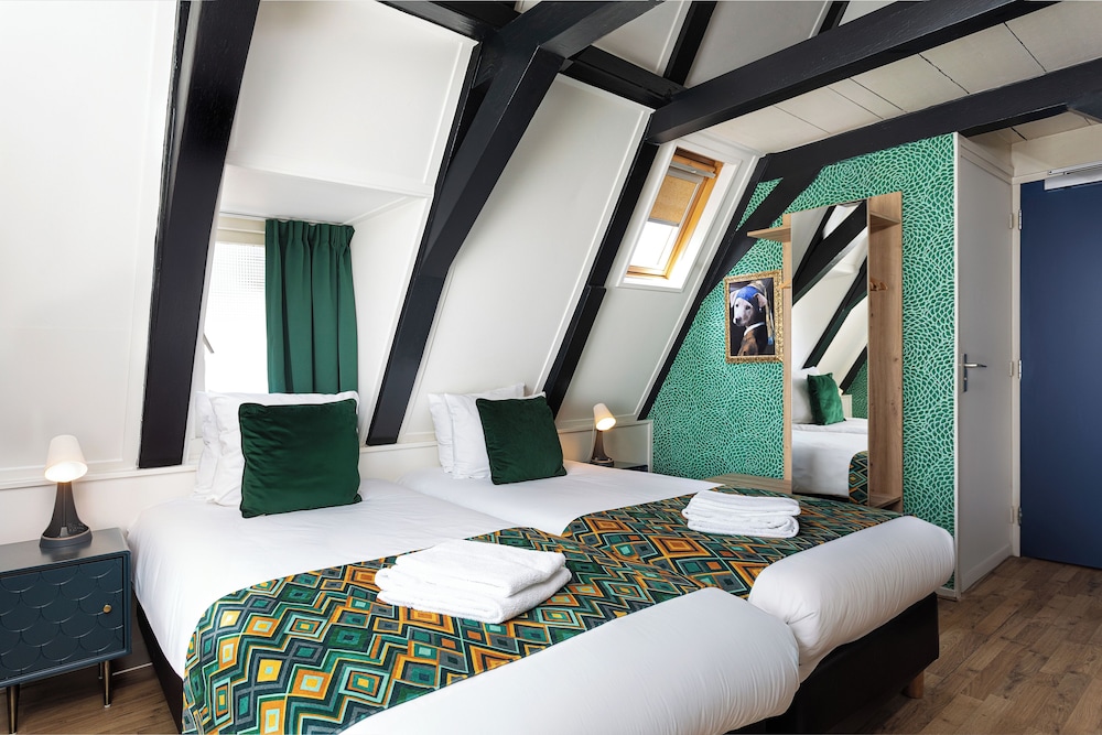 Attic Twin Room photo 1