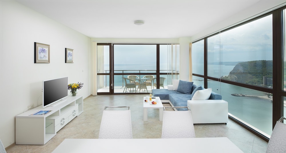 Apartment, 2 Bedrooms, Balcony, Sea View photo 1