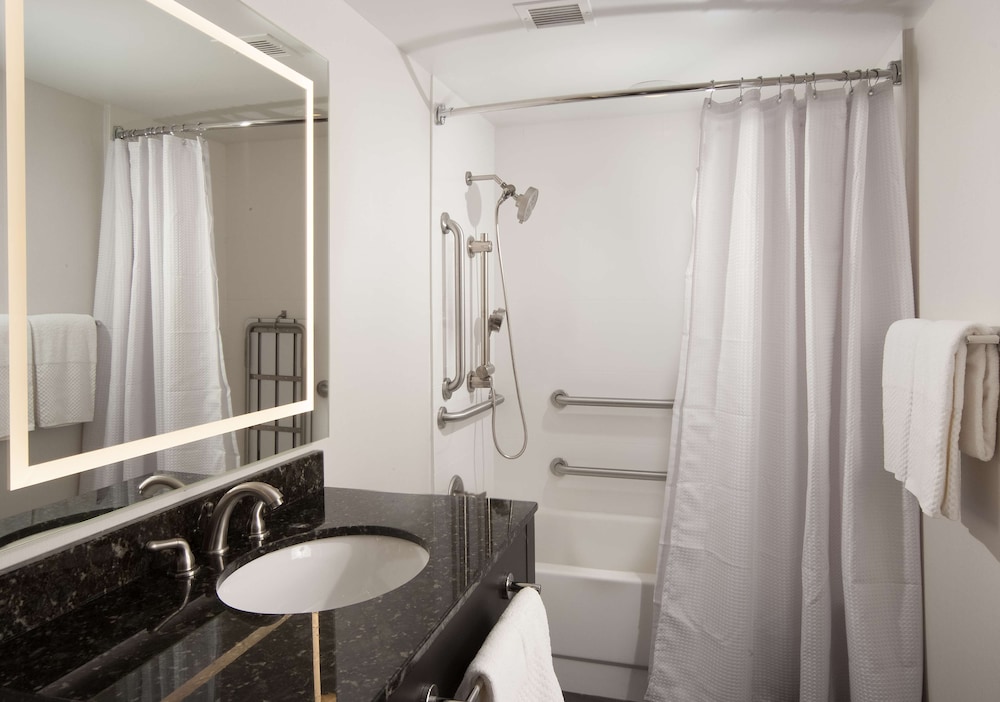 Suite, Accessible, Non Smoking - Photo 5
