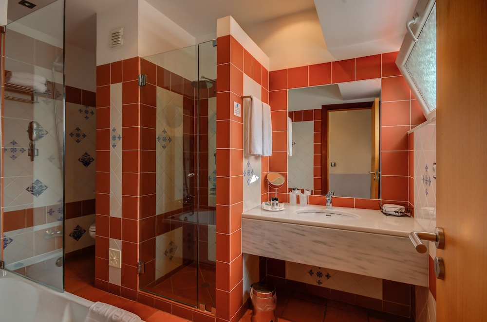 Suite, 1 Queen Bed, City View - Photo 5