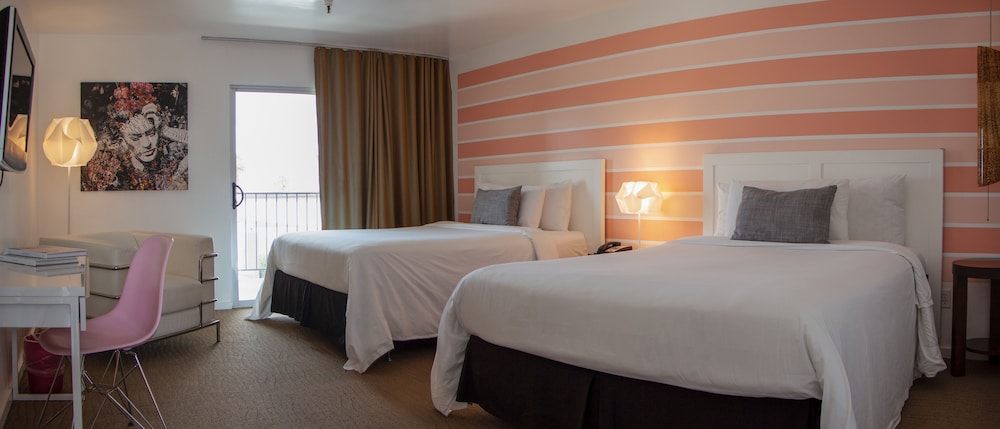Standard Double Room, 2 Queen Beds - Photo 5