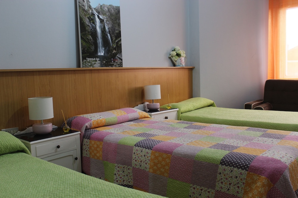 Habitación compartida, Dormitorio mixto, Baño compartido (1 cama en una habitación compartida de 3 camas)