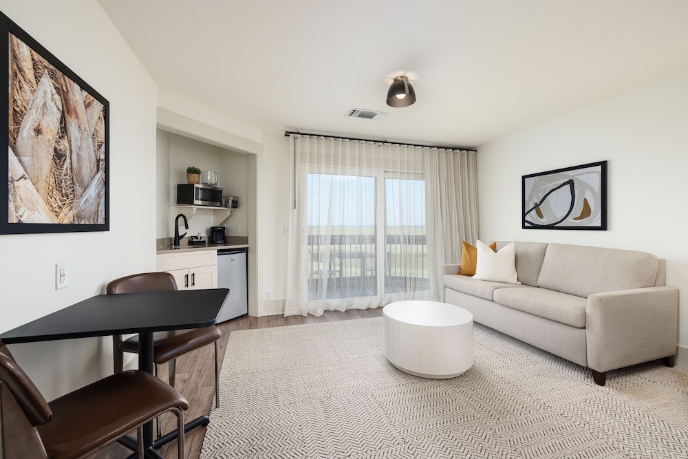 Room, 1 King Bed, Accessible, Balcony (Mobility & Hearing, Roll-in Shower) - Photo 12