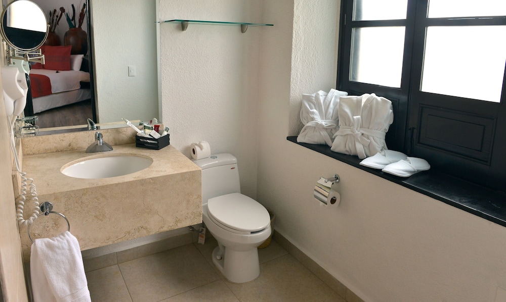 Junior Suite, 1 King Bed, Non Smoking - Photo 5