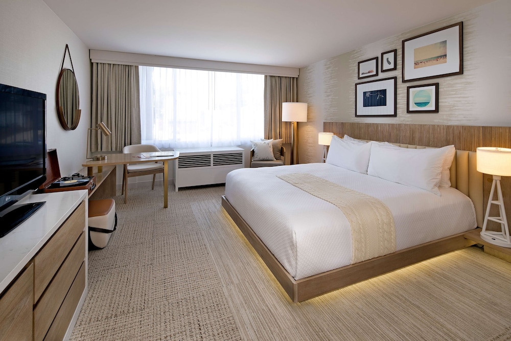 Room, 1 King Bed, Accessible - Photo 3