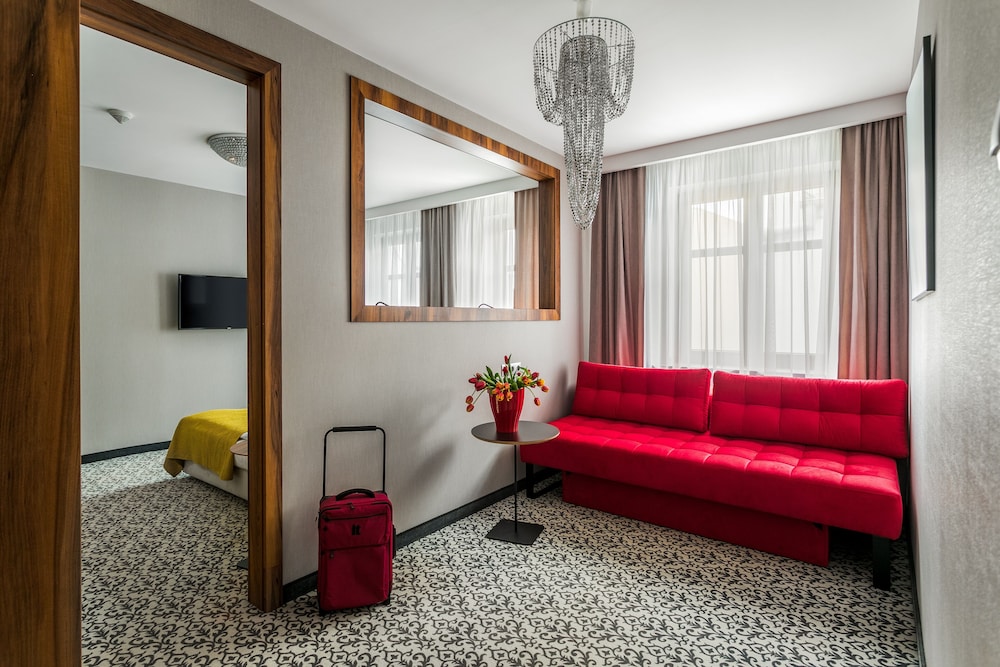 Premier Studio Suite photo 3