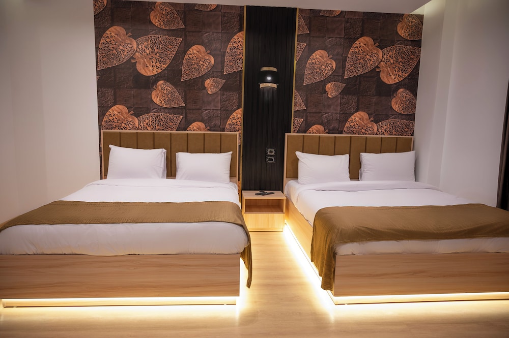Deluxe Quadruple Room, 2 Queen Beds, Garden View photo 2