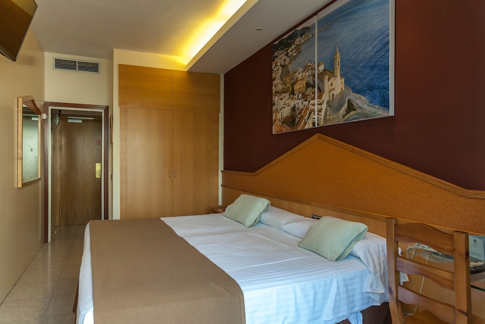 Double or Twin Room, Balcony - Photo 9