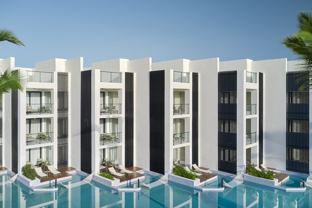 Junior Swim-Up Suite