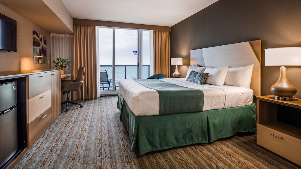 Standard Room, 1 King Bed, Balcony, Oceanfront - Photo 5