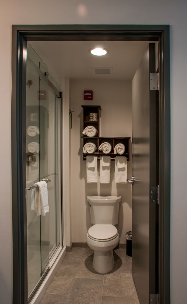 Room, 1 King Bed, Accessible, Bathtub (Mobility) photo 2