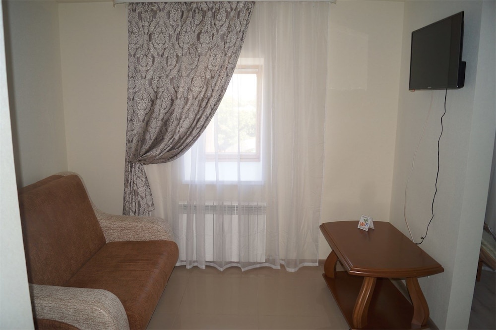 Standard Triple Room, Multiple Beds, Non Smoking photo 2