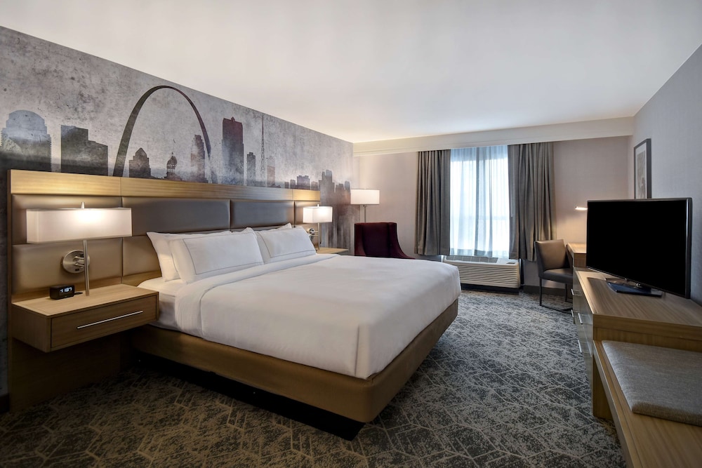 Room, 1 King Bed, Accessible (Roll-In Shower, Mobility & Hearing) - Photo 1