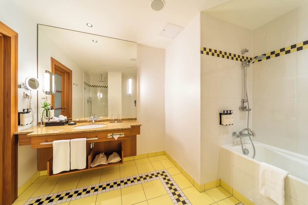 Suite, 1 Queen Bed