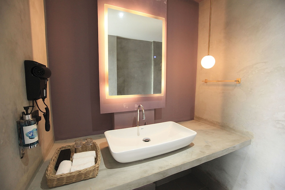 The Ocean View Family Room - Photo 3