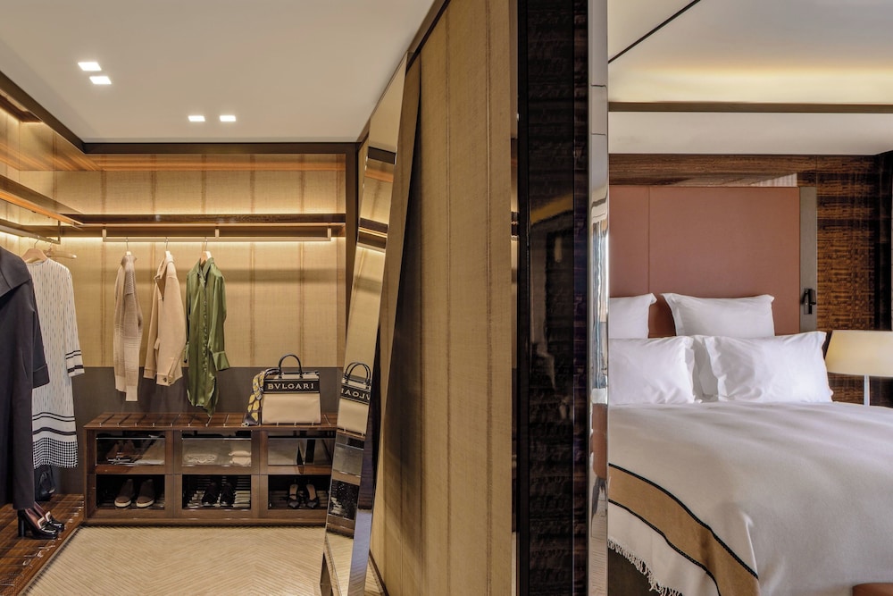 Suite, 1 King Bed, Tower thumbnail 5