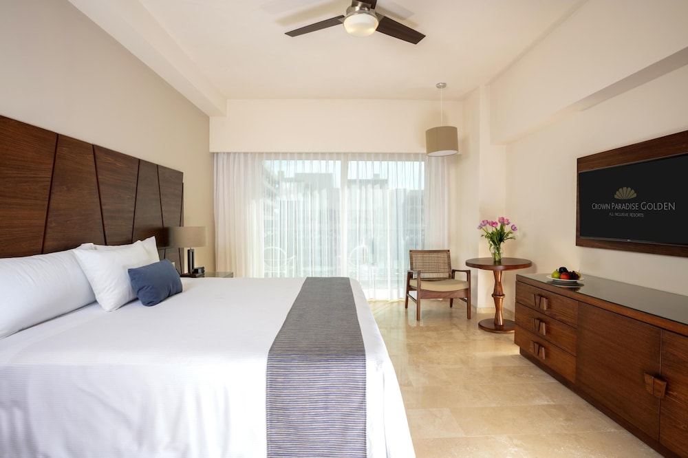 Deluxe Room, 1 King Bed photo 2