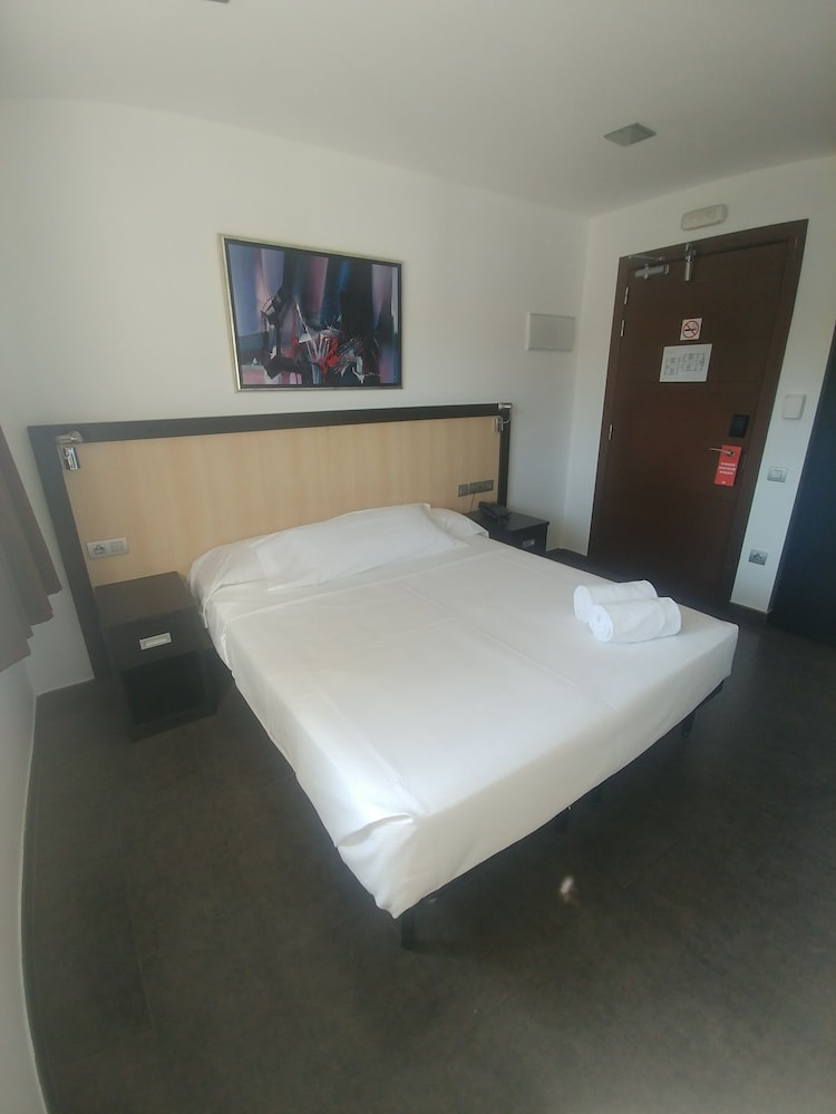 Double Room - Photo 8