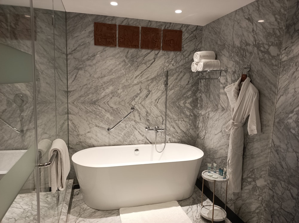 Suite, 1 King Bed (Executive Suite) - Photo 6