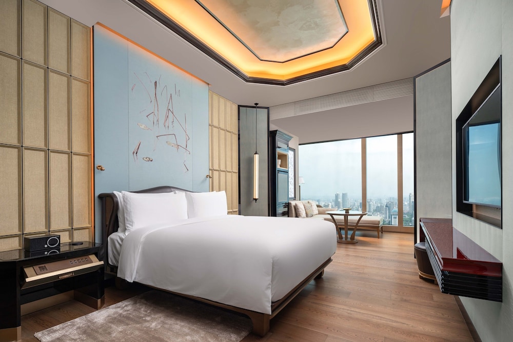 Club Room, 1 King Bed (View) - Photo 3