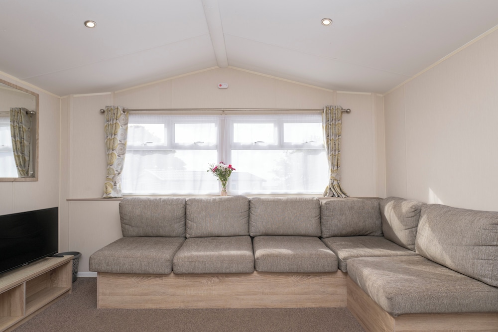 Mobile Home (Suncrest Plus) photo 2