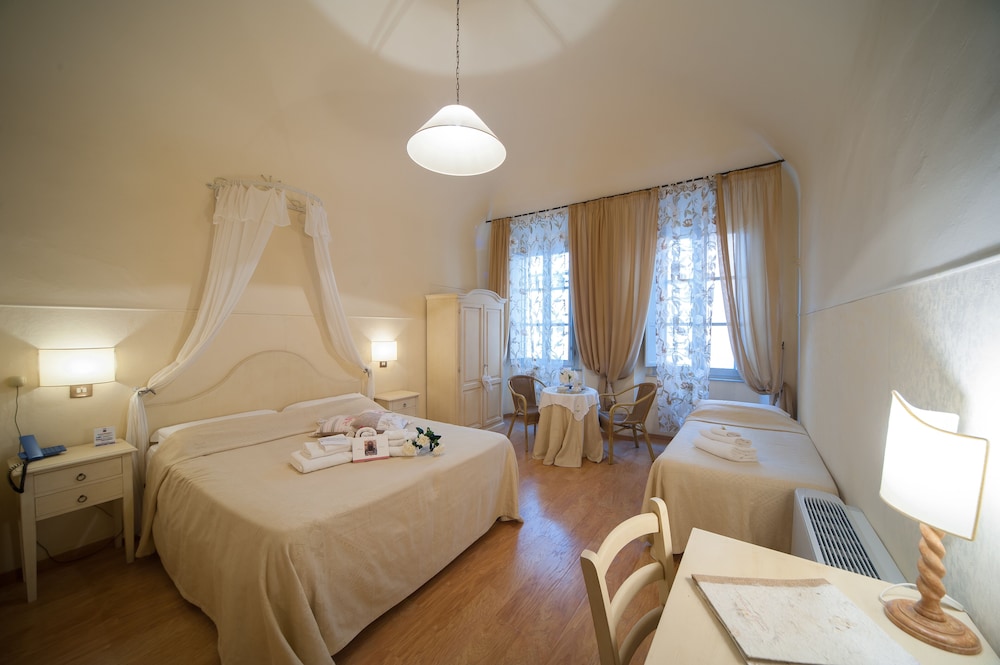 Classic Triple Room - Photo 1