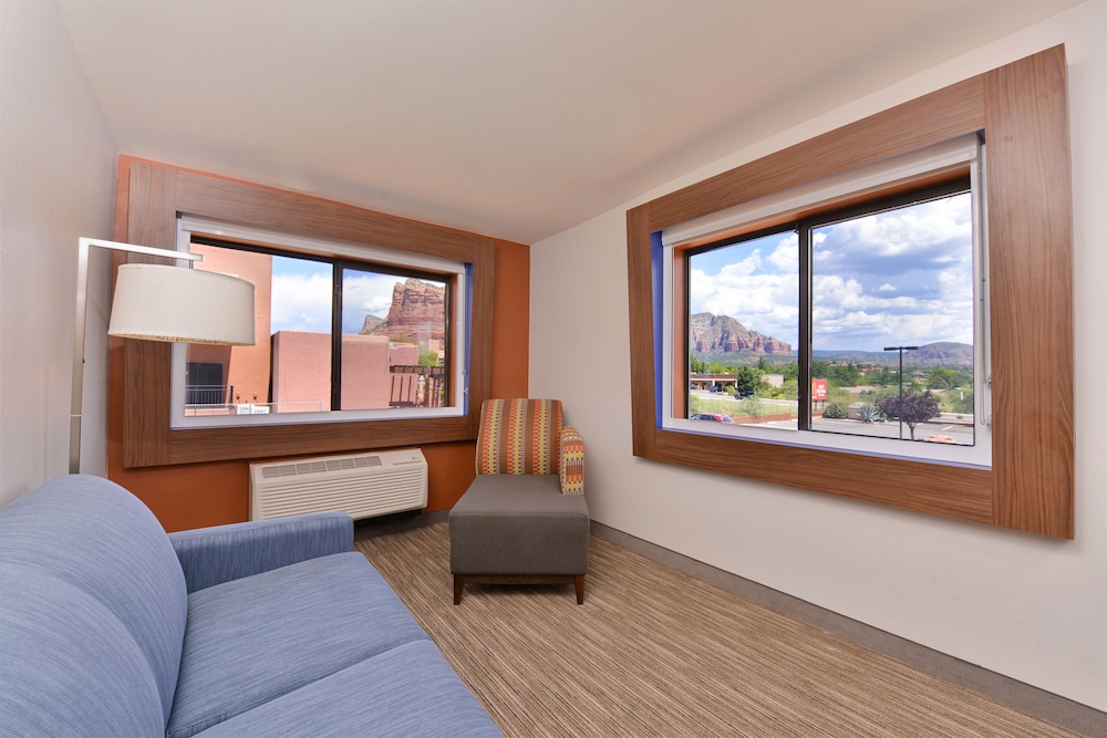 Suite, 1 King Bed - Photo 4